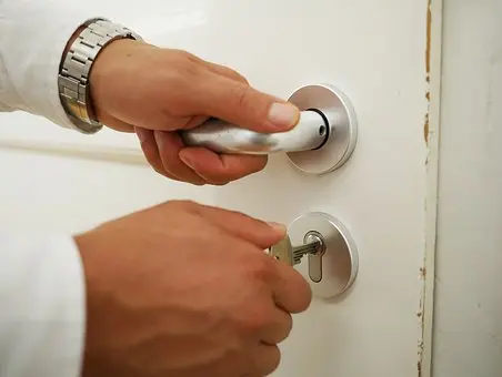 Broken-Key-Extraction--in-Horicon-Wisconsin-broken-key-extraction-horicon-wisconsin.jpg-image
